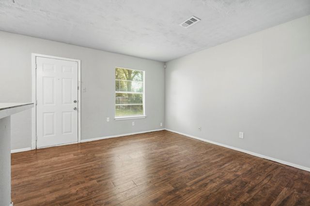 306 Pear Street, La Marque, TX 77568