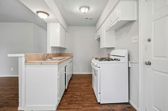 306 Pear Street, La Marque, TX 77568