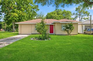 306 Pear Street, La Marque, TX 77568