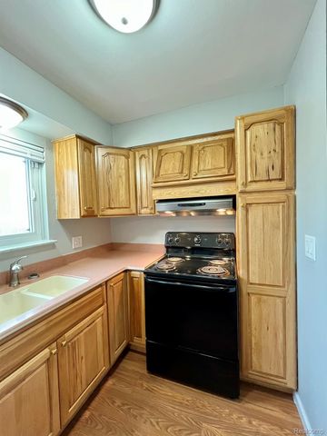 14371 TRENTON Road, Southgate, MI 48195