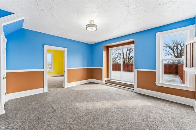 563 Geneva Avenue, Struthers, OH 44471