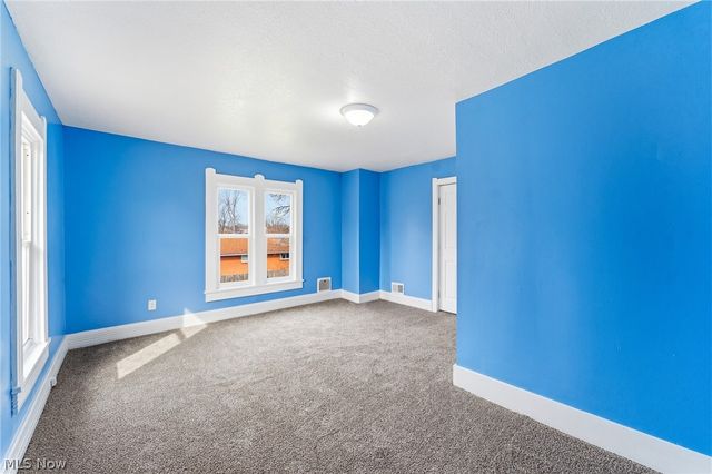 563 Geneva Avenue, Struthers, OH 44471