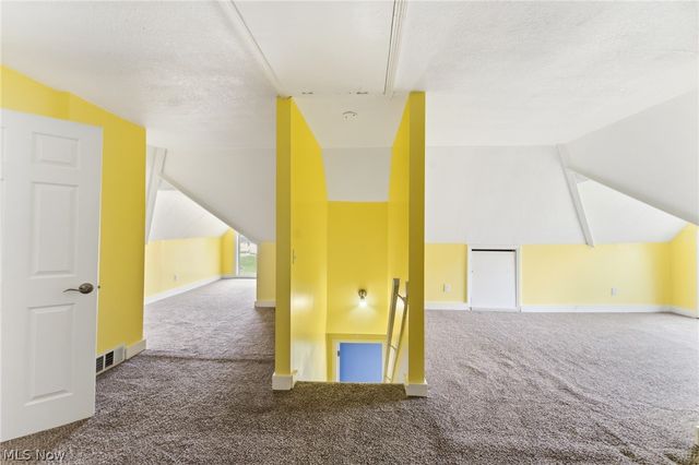 563 Geneva Avenue, Struthers, OH 44471