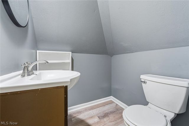 563 Geneva Avenue, Struthers, OH 44471