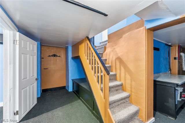 563 Geneva Avenue, Struthers, OH 44471