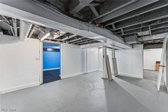 563 Geneva Avenue, Struthers, OH 44471