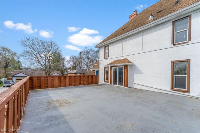 563 Geneva Avenue, Struthers, OH 44471