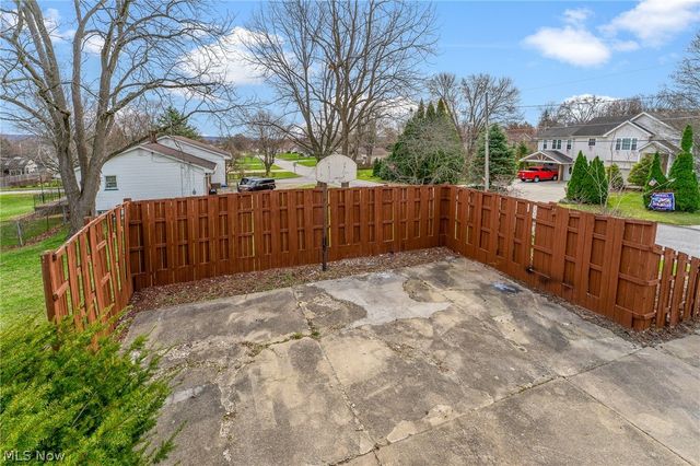 563 Geneva Avenue, Struthers, OH 44471