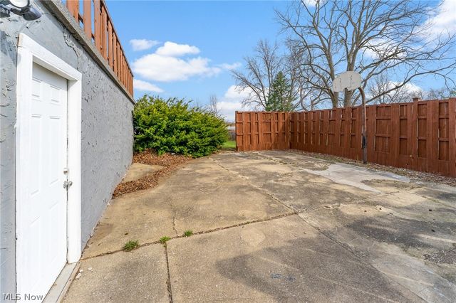 563 Geneva Avenue, Struthers, OH 44471