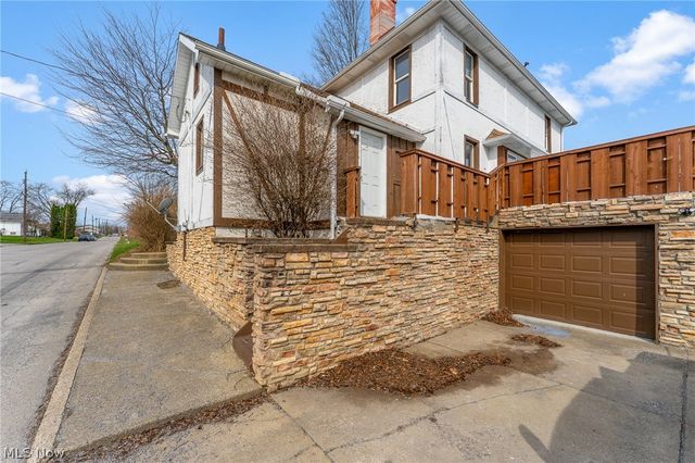 563 Geneva Avenue, Struthers, OH 44471