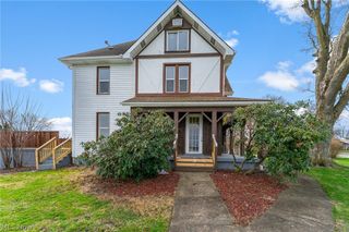 563 Geneva Avenue, Struthers, OH 44471