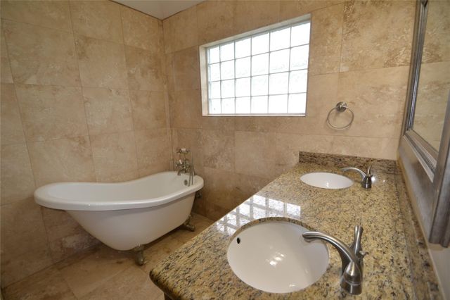 278 Debbie Lane, San Leon, TX 77539