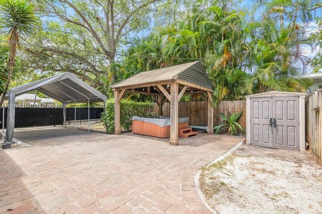 2301 Tequesta Ln, Coconut Grove, FL 33133