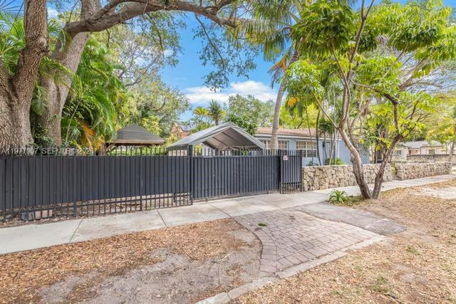 2301 Tequesta Ln, Coconut Grove, FL 33133