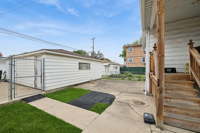 5849 W Eddy Street, Chicago, IL 60634