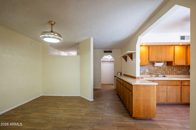 2569 W Berridge Lane D-115, Phoenix, AZ 85017