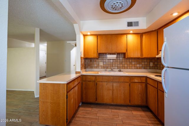 2569 W Berridge Lane D-115, Phoenix, AZ 85017