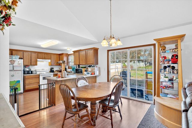 2320 S Mesa Drive, Bolivar, MO 65613