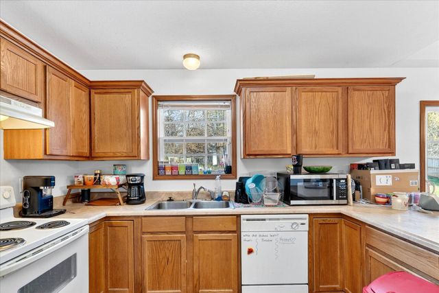 2320 S Mesa Drive, Bolivar, MO 65613