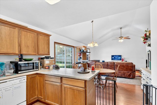 2320 S Mesa Drive, Bolivar, MO 65613