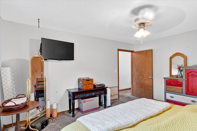 2320 S Mesa Drive, Bolivar, MO 65613