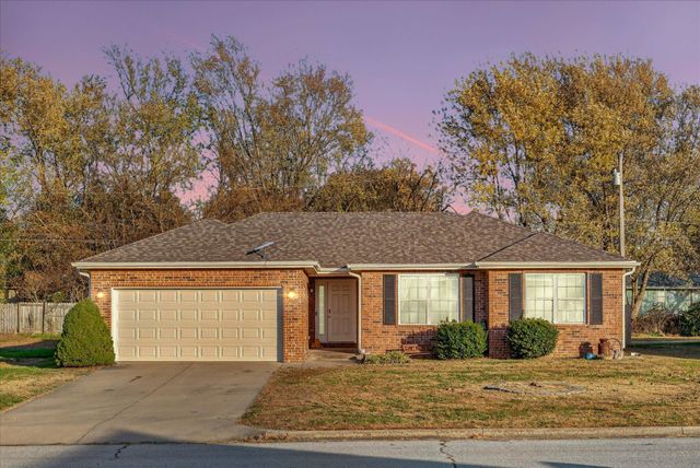 2320 S Mesa Drive, Bolivar, MO 65613