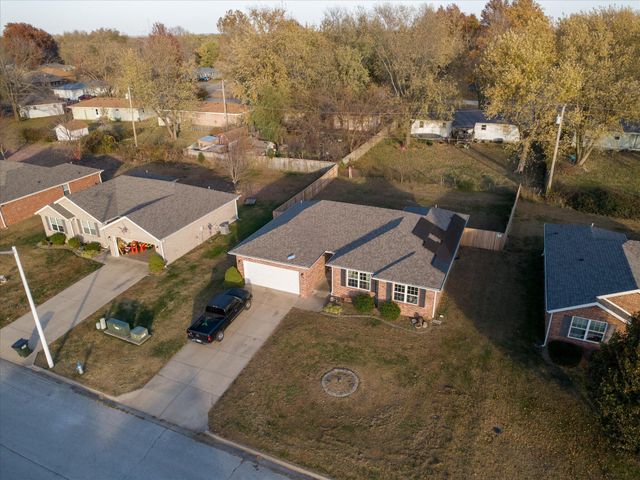 2320 S Mesa Drive, Bolivar, MO 65613