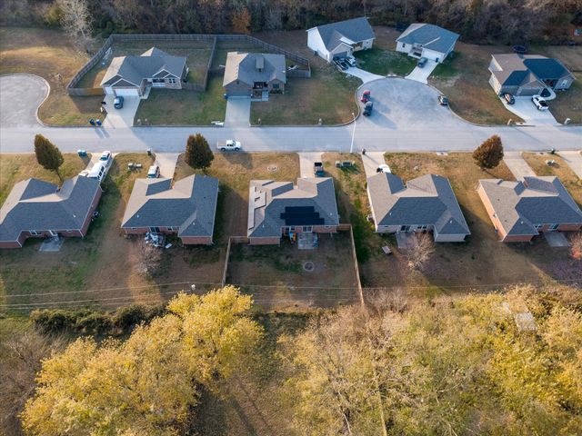 2320 S Mesa Drive, Bolivar, MO 65613