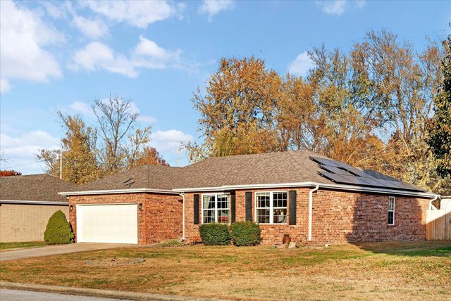 2320 S Mesa Drive, Bolivar, MO 65613