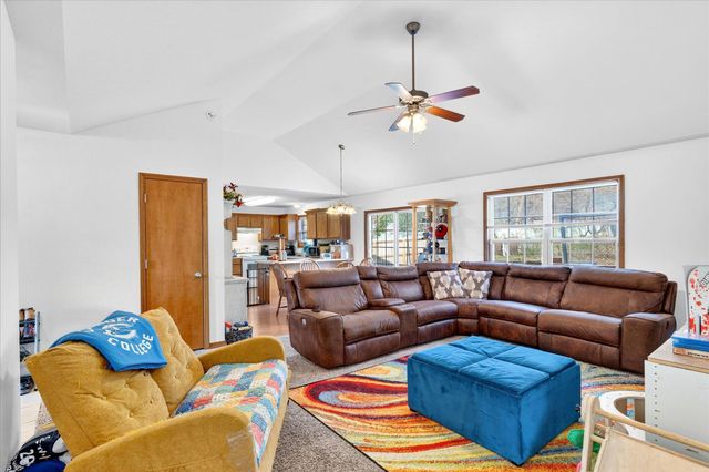 2320 S Mesa Drive, Bolivar, MO 65613