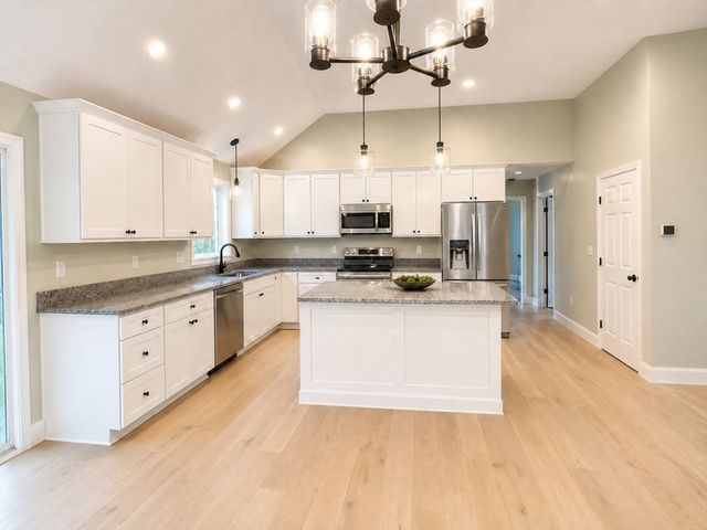 82 Pierce Street, Rochester, MA 02770