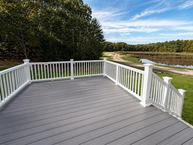 82 Pierce Street, Rochester, MA 02770