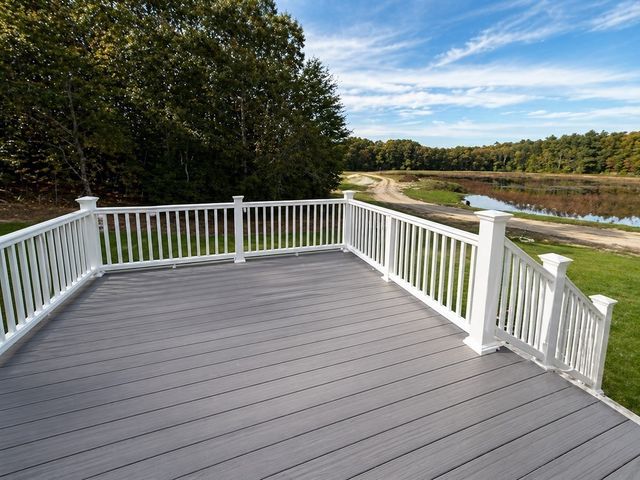 82 Pierce Street, Rochester, MA 02770