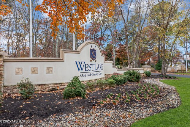 65 Spyglass Drive, Jackson, NJ 08527