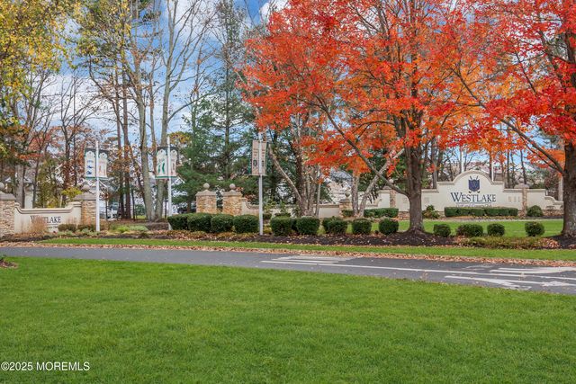 65 Spyglass Drive, Jackson, NJ 08527