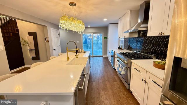 7 RIDGE RD, Malvern, PA 19355