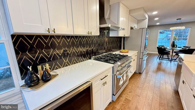 7 RIDGE RD, Malvern, PA 19355