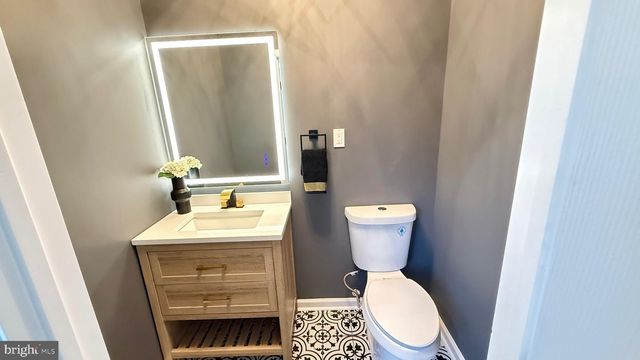 7 RIDGE RD, Malvern, PA 19355