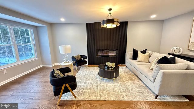 7 RIDGE RD, Malvern, PA 19355