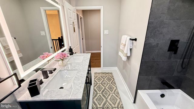 7 RIDGE RD, Malvern, PA 19355