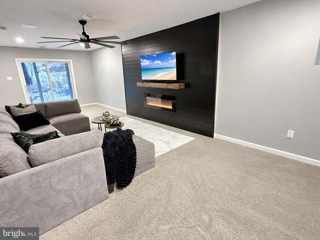 7 RIDGE RD, Malvern, PA 19355