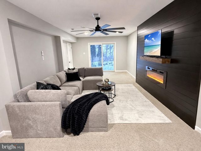 7 RIDGE RD, Malvern, PA 19355