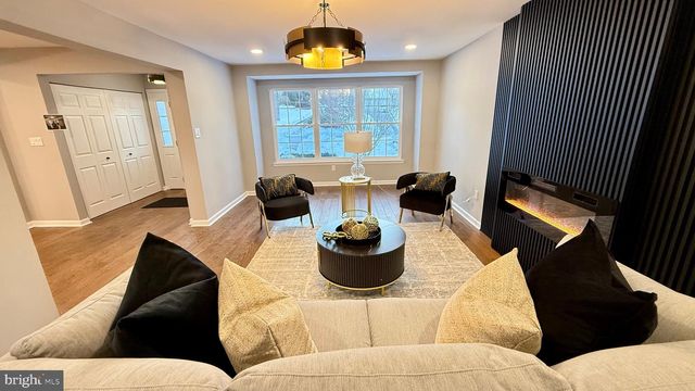 7 RIDGE RD, Malvern, PA 19355