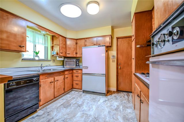 1404 Pinecrest Drive, Dayton, OH 45414