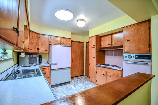 1404 Pinecrest Drive, Dayton, OH 45414