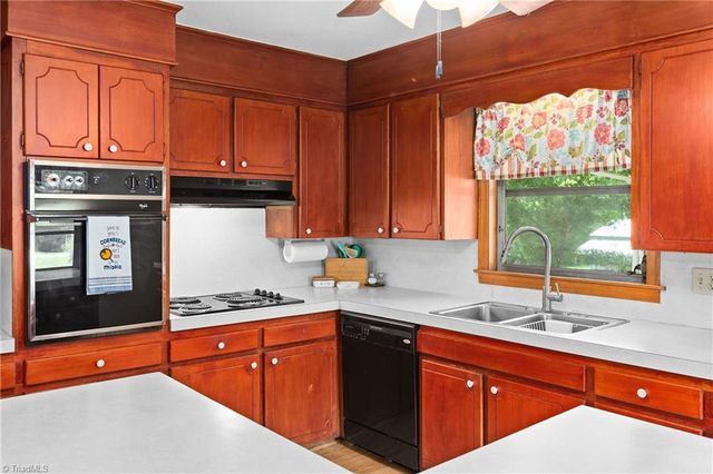 304 Armstrong Road, Pilot Mountain, NC 27041