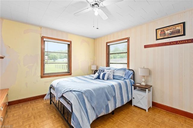 304 Armstrong Road, Pilot Mountain, NC 27041