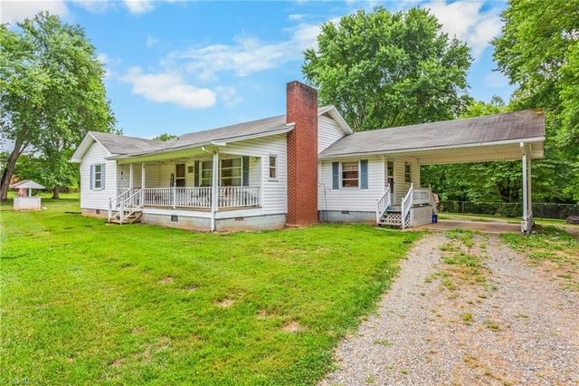 304 Armstrong Road, Pilot Mountain, NC 27041
