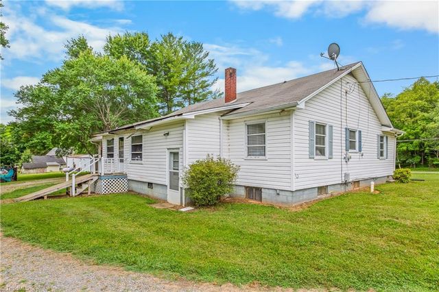 304 Armstrong Road, Pilot Mountain, NC 27041