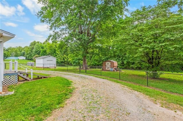 304 Armstrong Road, Pilot Mountain, NC 27041